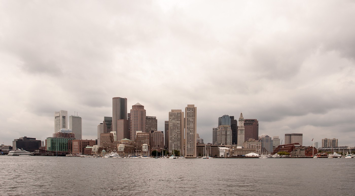 Boston harbor skyline 2005.jpg